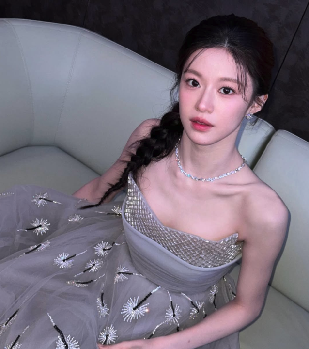 고윤정 드레스