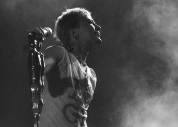 지드래곤 월드투어 공식 포스터