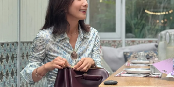 김희애 동안 미모 일상 사진