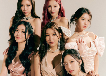 모모랜드 컴백 2025 포스터