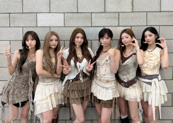 퍼플키스 활동 무대 전 단체 사진