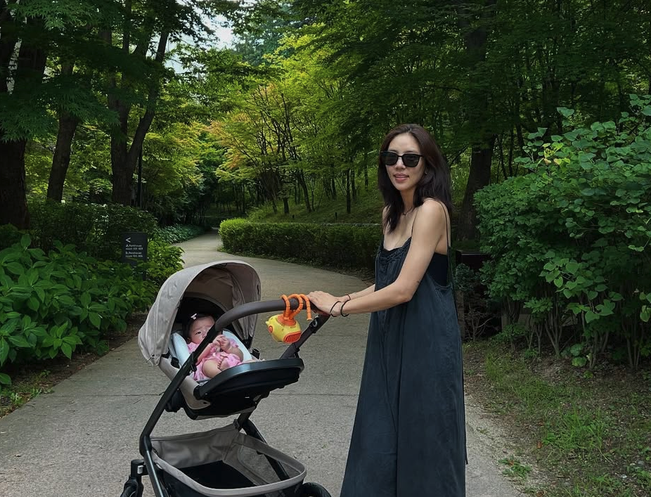 손담비 출산 후 근황, 딸과 여행하는 모습