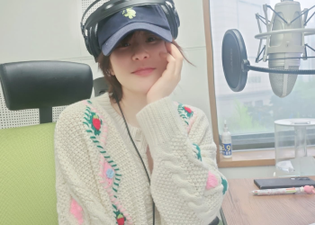 최강희 인스타그램 라디오 방송중 한컷