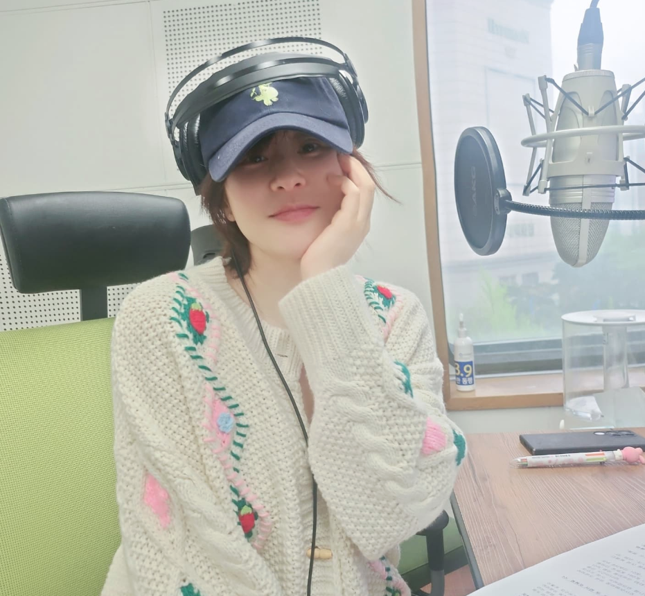 최강희 인스타그램 라디오 방송중 한컷