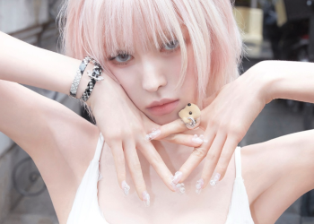 레드벨벳 조이 1st 미니앨범 컨셉 포토 #3 (인스타그램)