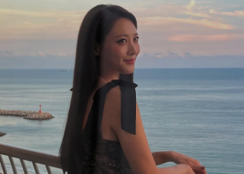 수현, 제30회 부산국제영화제 폐막식 사회 후 부산에서 빛난 여유와 품격