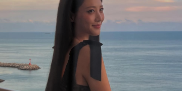 수현, 제30회 부산국제영화제 폐막식 사회 후 부산에서 빛난 여유와 품격