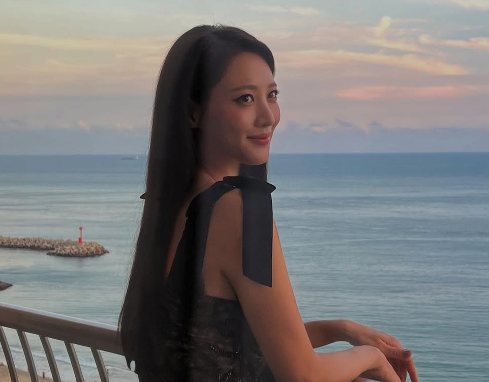 수현 부산국제영화제 폐막식 사회 후 단독샷