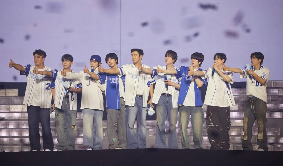 슈퍼주니어 규현, 10주년 콘서트 무대 모습 슈퍼주니어 규현 콘서트 무대 단체 사진