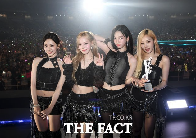 더팩트 뮤직 어워즈 2025 에스파 더팩트 뮤직 어워즈 2025 에스파 수상 장면