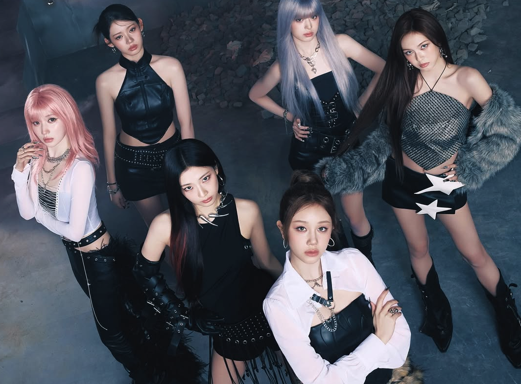 베이비몬스터, ‘We Go Up’으로 완성한 글로벌 컴백 베이비몬스터가 ‘We Go Up’ 컴백 단체 포즈를 선보이고 있다