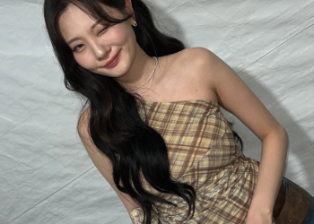 볼빨간사춘기 안지영이 생일날 찍은 밝은 미소의 사진