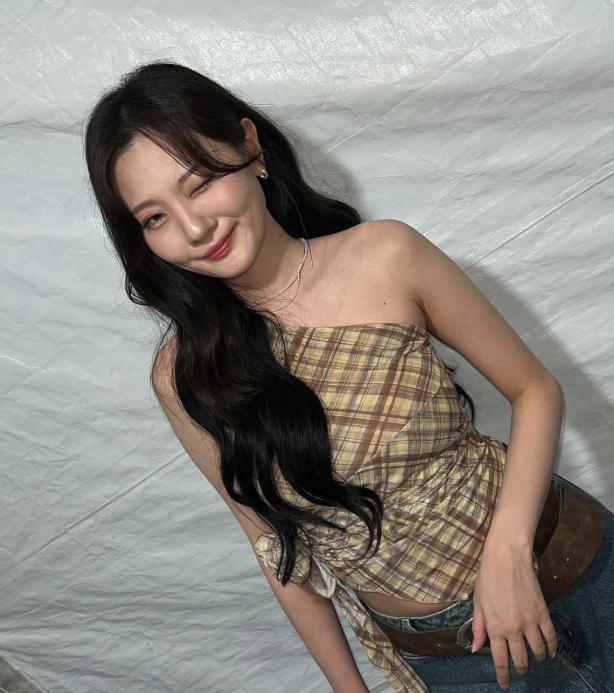 볼빨간사춘기 안지영, 생일날 팬들에게 감사 인사 전해 볼빨간사춘기 안지영이 생일날 찍은 밝은 미소의 사진