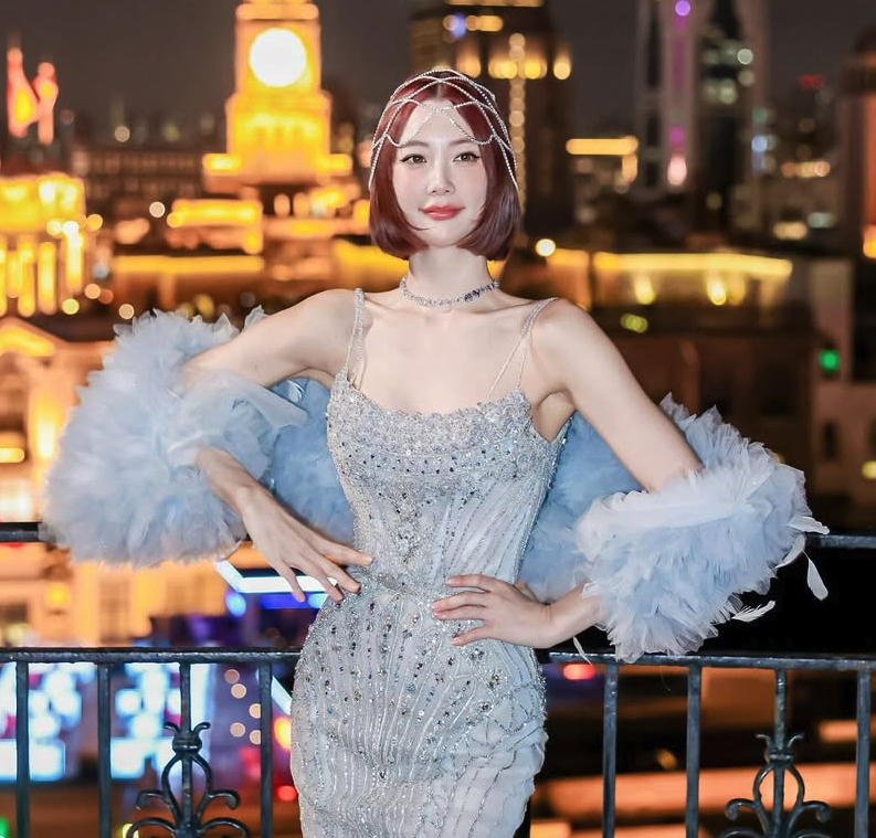 더 아틀리에 2026 S/S 런칭쇼, 실버 머메이드 드레스 더 아틀리에 2026 봄여름 드레스 런칭쇼 현장 스틸