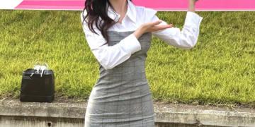 전국노래자랑 무대에서 인사를 전하는 고추아가씨 출신 이유진