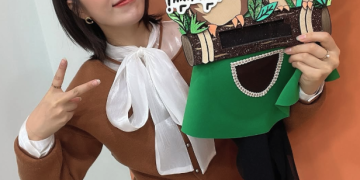 복면가왕 대기실에서 미소 짓는 하지영의 모습