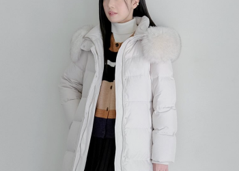 화보 촬영 중 미소 짓는 한선화의 자연스러운 모습