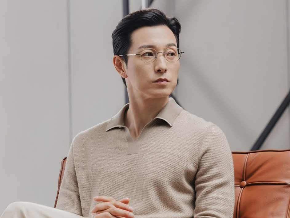 정성일, 영화 ‘살인자 리포트’ 포스터 촬영 현장 비하인드 배우 정성일이 영화 ‘살인자 리포트’ 포스터 촬영 현장에서 강렬한 눈빛을 보여주고 있다