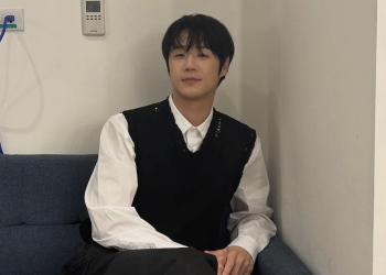 “타이베이 거리에서 촬영된 배우 정준원의 단독 모습”