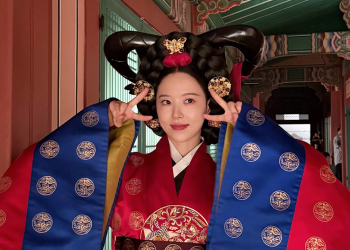 강한나 ‘폭군의 셰프’ 촬영 중 현장 셀카