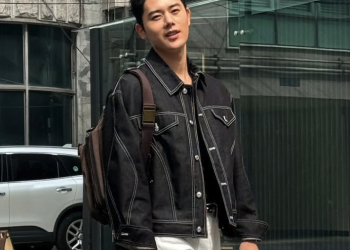 김동준, 드라마 ‘신사장 프로젝트’ 특별출연으로 빛난 존재감 | 이슈모어 배우 김동준이 일상 속에서 따뜻한 미소를 짓고 있다