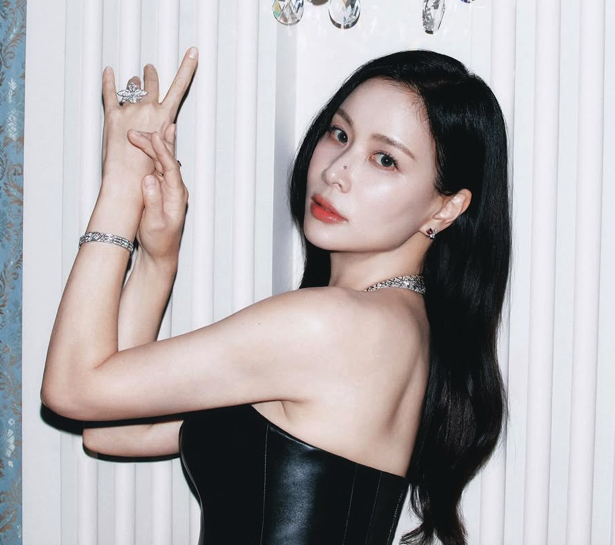 고소영, 루이 비통 하이 주얼리 행사에서 보여준 세련된 스타일 루이 비통 화보 속 우아한 분위기의 배우 고소영