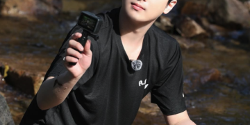 이찬원이 인스타그램에 올린 휴가 중 포즈