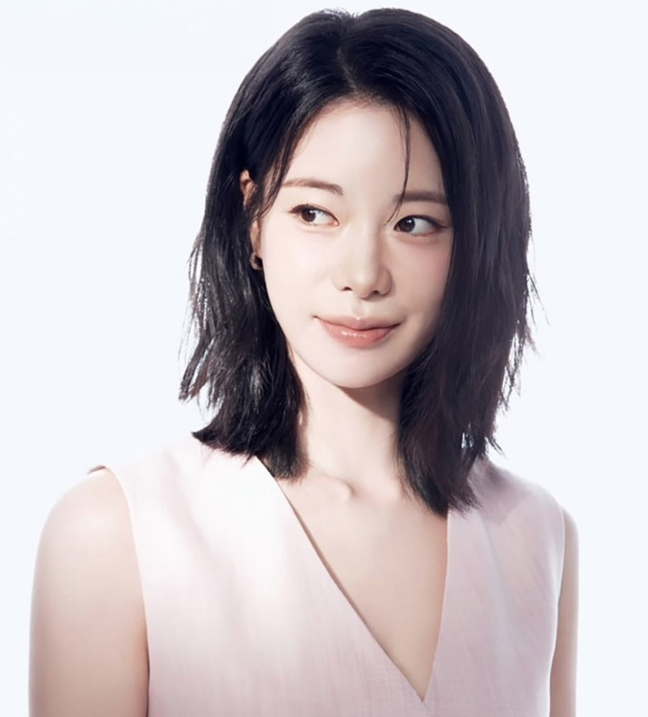 임지연, tvN 새 드라마 ‘얄미운 사랑’으로 복귀 알린 프로필 이미지 배우 임지연이 인스타그램에서 ‘Coming soon #얄미운사랑’ 메시지와 함께 공개한 프로필 사진