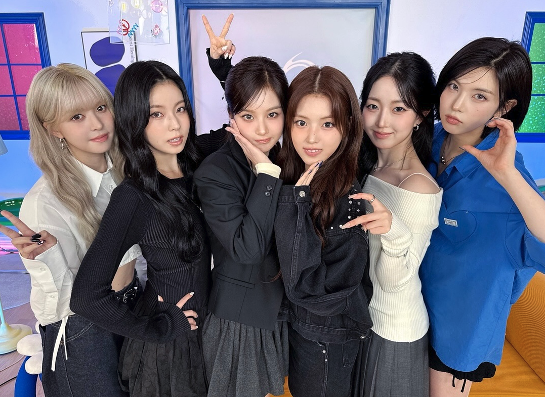 엔믹스, ‘Blue Valentine’ 카운트다운 라이브 현장 공개 엔믹스가 ‘Blue Valentine’ 카운트다운 라이브 현장에서 팬들과 소통하고 있다