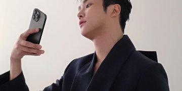 로운이 인스타그램에 올린 근황 셀카