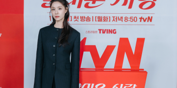 배우 서지혜가 tvN 드라마 ‘얄미운 사랑’ 제작발표회 현장에서 미소를 짓고 있다