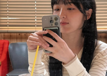 배우 서신애가 인스타그램을 통해 공개한 단발머리 일상 사진