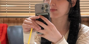 배우 서신애가 인스타그램을 통해 공개한 단발머리 일상 사진