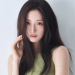 배우 유수연이 인스타그램 프로필에서 미소를 짓고 있다
