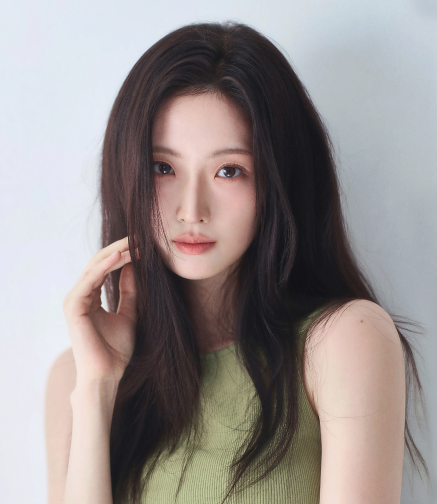 유수연이 전속계약 후 공개한 프로필 사진