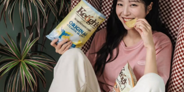 쯔양이 가든즈 첫 촬영 현장에서 밝게 미소 짓는 모습