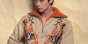 데이즈드 화보 촬영 중 따뜻한 니트 재킷을 입은 배우 이채민