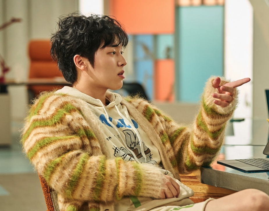 영화 사마귀 속에서 감정 연기를 보여주는 최현욱 스틸컷
