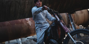 지창욱, 디즈니+ ‘조각도시’로 돌아온 미스터리한 존재감 | 이슈모어 디즈니+ 시리즈 ‘조각도시’ 공식 포스터 속 지창욱