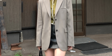 출장 중 단독 사진을 공개한 강민경