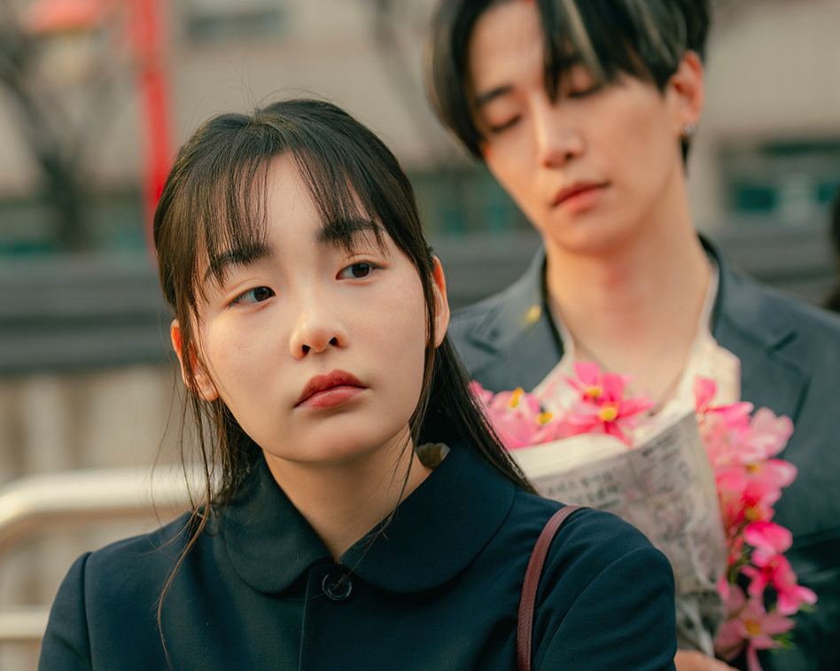 ‘태풍상사’에서 현실적인 오미선으로 완벽 변신한 배우 김민하 tvN 드라마 ‘태풍상사’에서 오미선 역할을 맡은 배우 김민하의 현장 포토