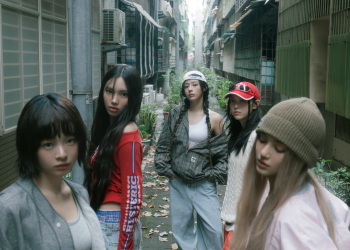 뉴진스, ADOR 복귀 의향 발표 … 완전한 복귀는 아직 미완성 | 이슈모어 ADOR 공식 웹사이트에 게재된 뉴진스 5인 단체 사진