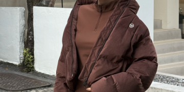 세르지오타키니 화보 촬영 중 포즈를 취하고 있는 배우 신수현의 모습