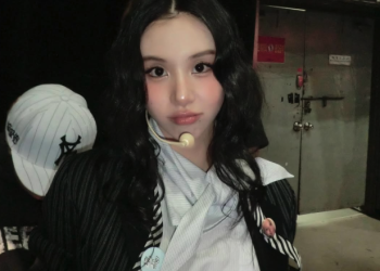 음악방송 백스테이지에서 무대 준비 중인 트와이스 채영