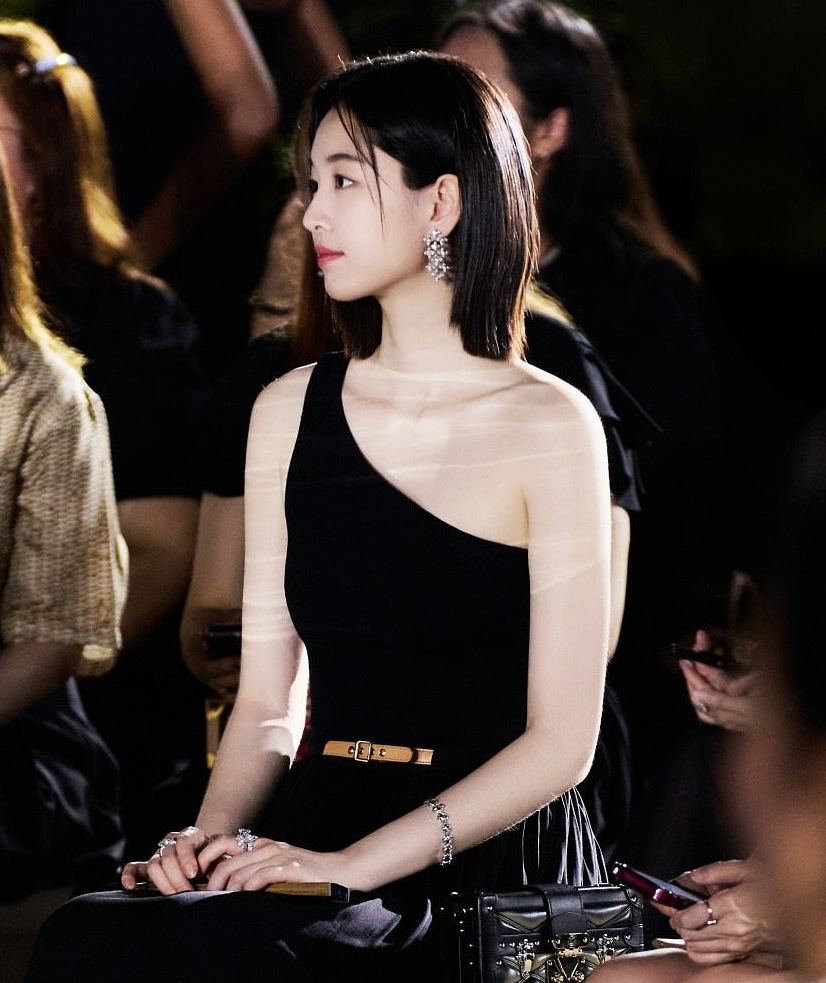 원지안, 루이비통 행사장에서 보여준 고혹적인 블랙 드레스 자태 루이비통 하이 주얼리 리저널 이벤트 포토콜에 참석한 배우 원지안