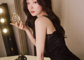 돌체앤가바나 화보에서 우아한 분위기를 보여주는 정채연