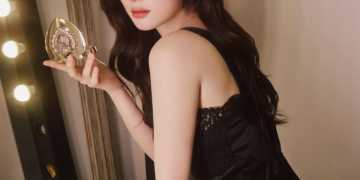 돌체앤가바나 화보에서 우아한 분위기를 보여주는 정채연