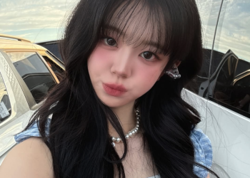 엠카운트다운 900회 출연 직후 무대 뒤에서 자연스럽게 셀카를 남긴 쵸단