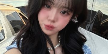 엠카운트다운 900회 출연 직후 무대 뒤에서 자연스럽게 셀카를 남긴 쵸단