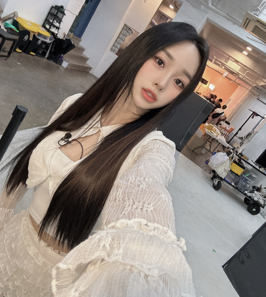 유튜브 촬영을 준비하며 스튜디오에서 셀카를 남긴 한초임